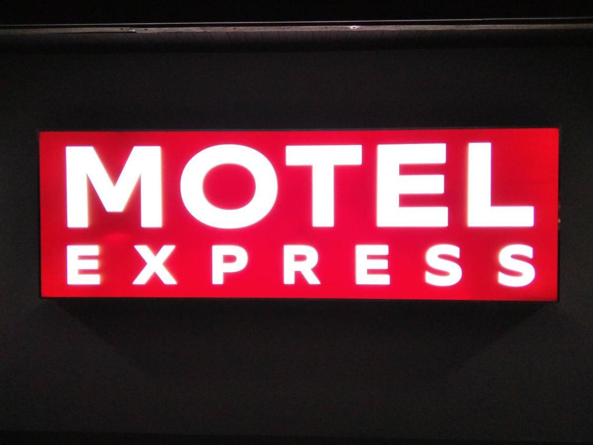 Motel Express Bogucin  エクステリア 写真